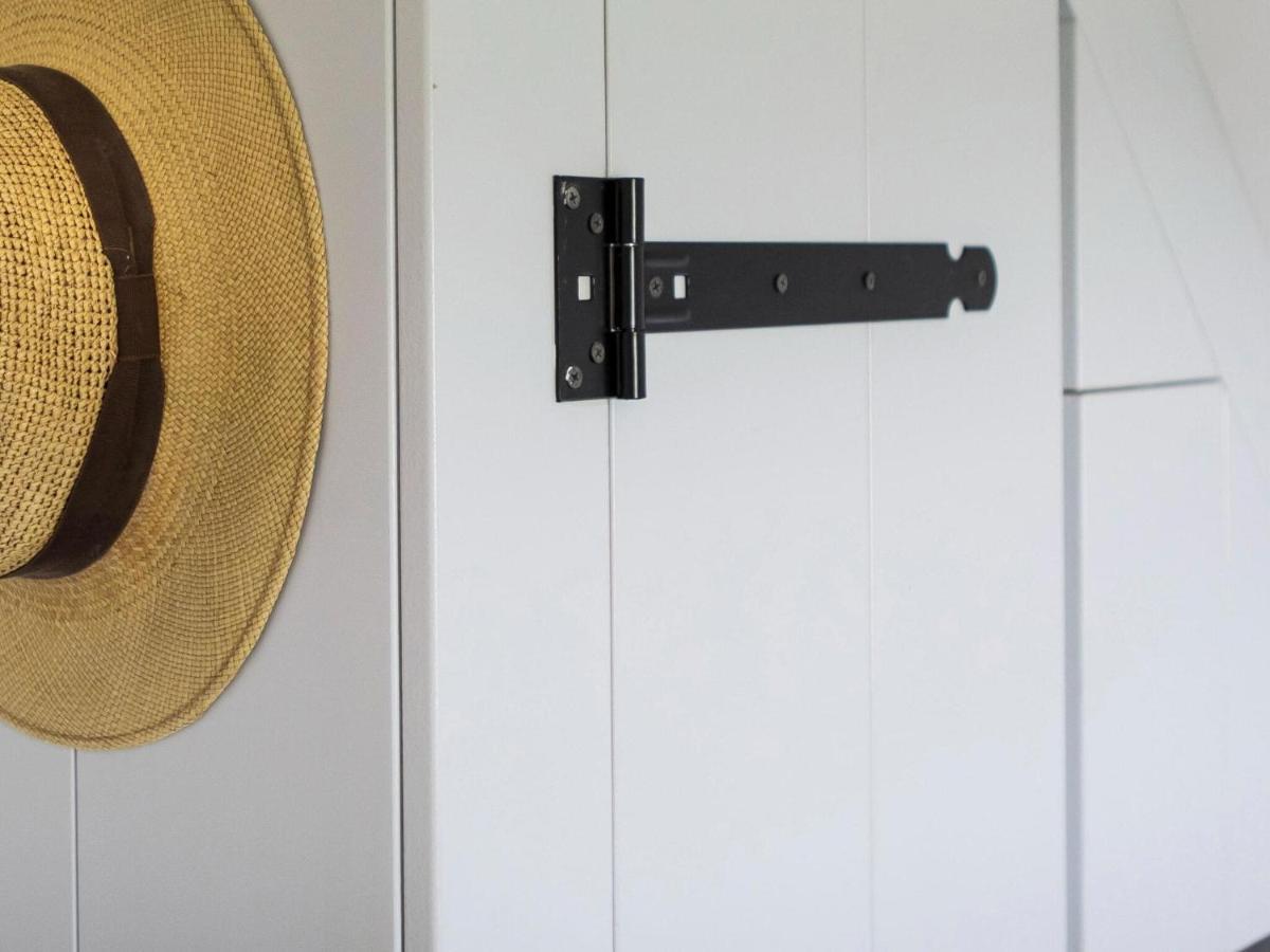 Rustic Holiday Home In Wissenkerke With Garden Bagian luar foto